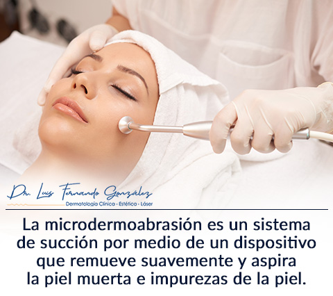 Mujer se Realiza una Microdermoabrasin Facial.